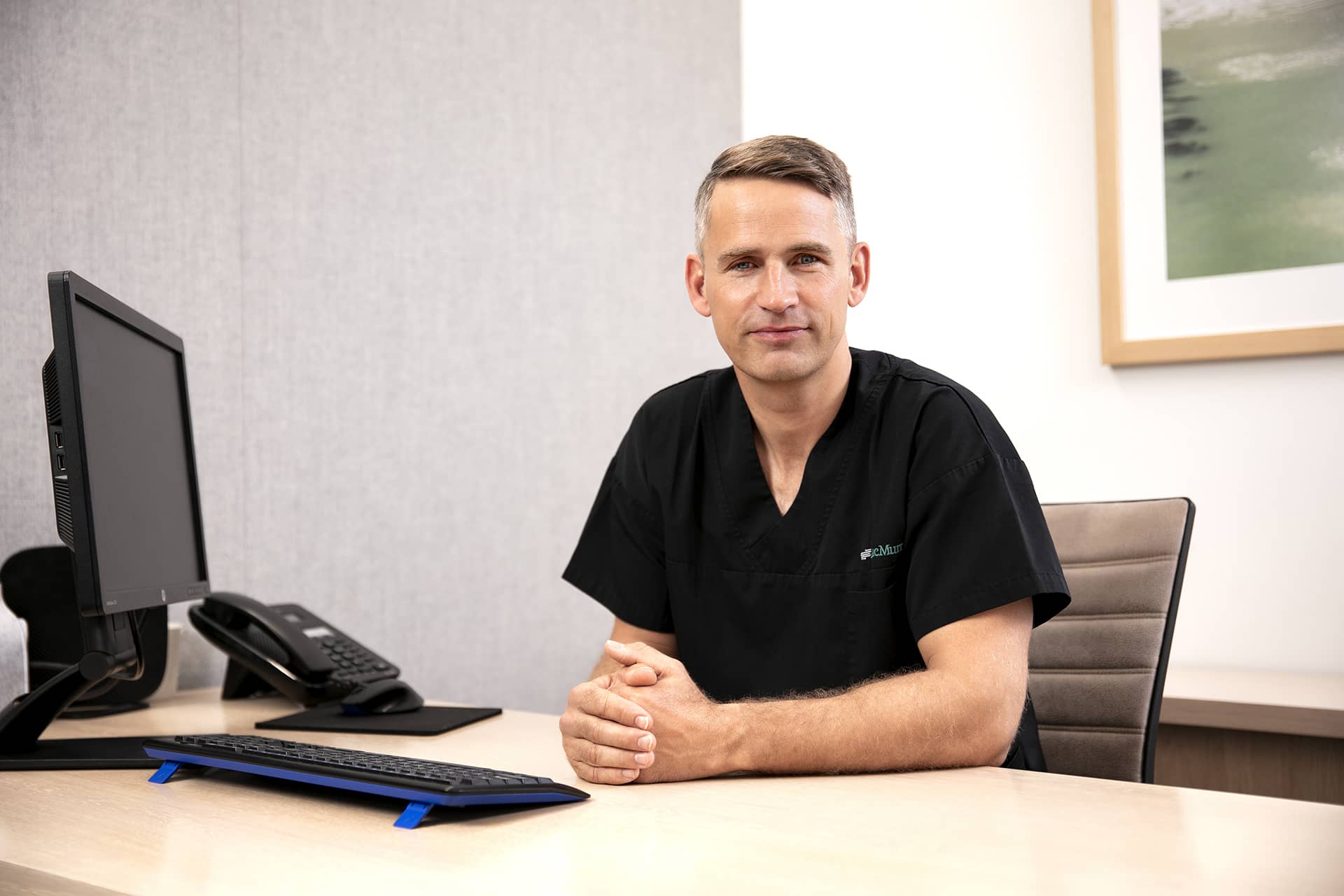 Auckland-based general surgeon Dr Thomas Hanna, providing compassionate and safe surgical treatment for gallstones and hernias.